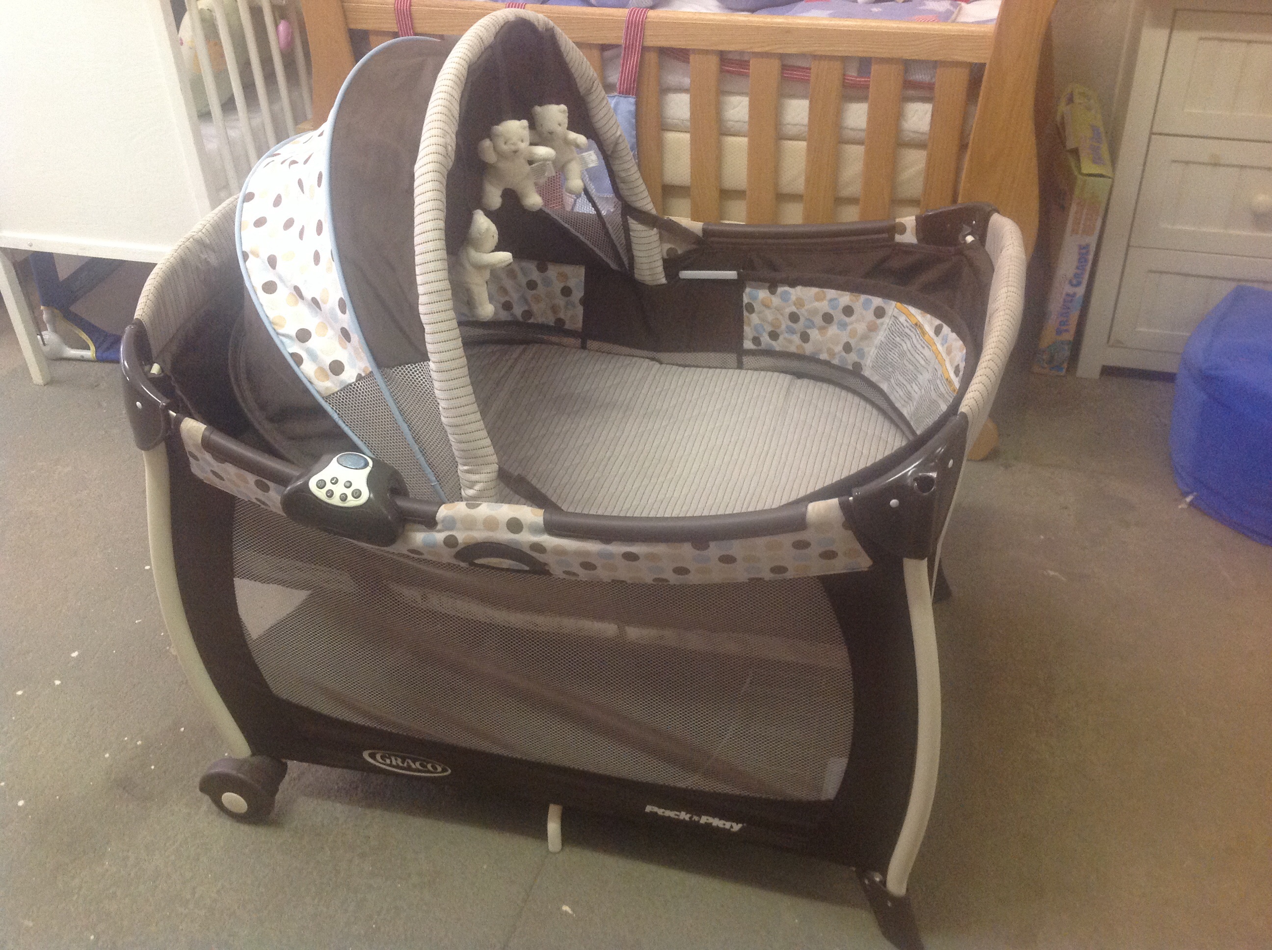 Graco Pack n Play campcot With light 